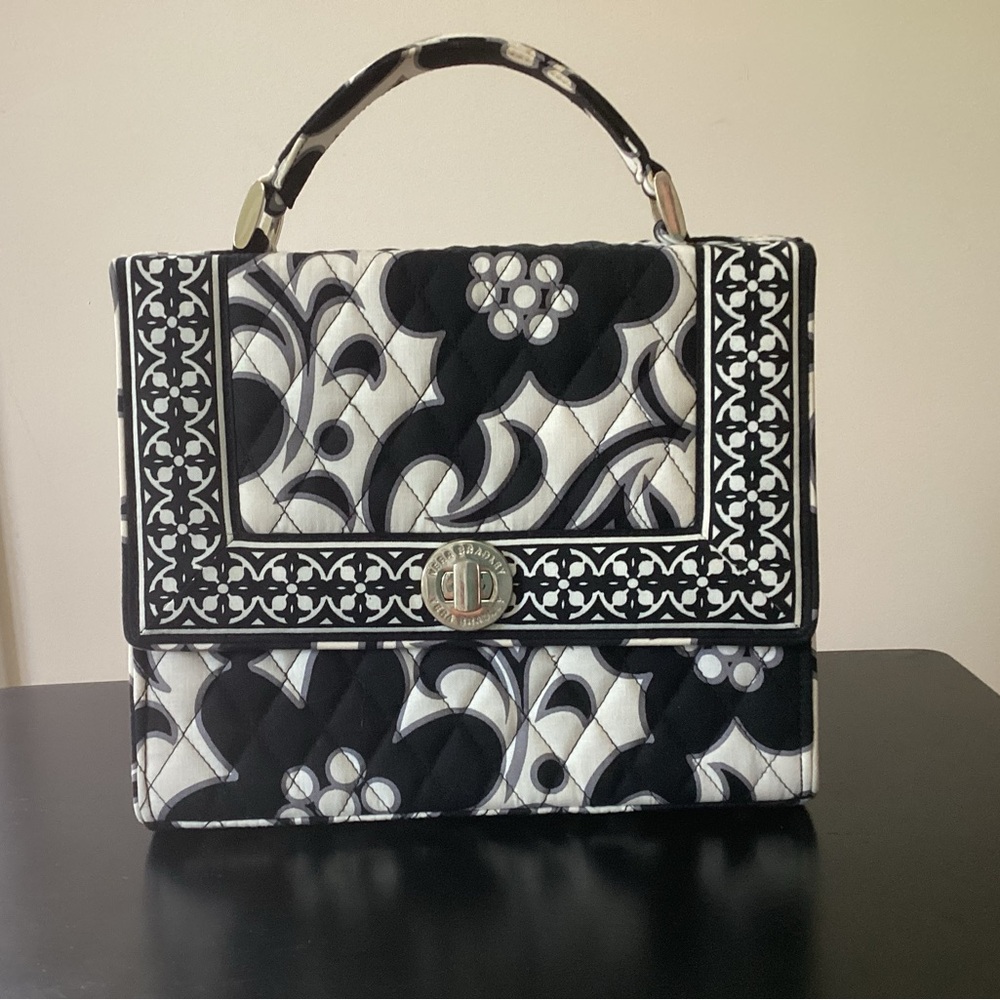 Like new- black and white Vera Bradley handbag